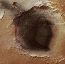 Темное пятно на Марсе